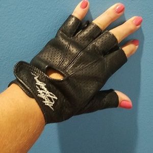Leather gloves